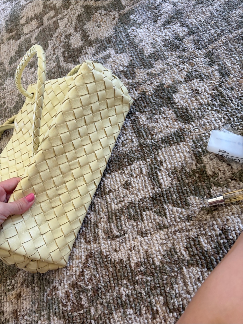 BV- Woven Leather Tote Bag in Pale Yellow - Designer Style - Picture 3 of 5